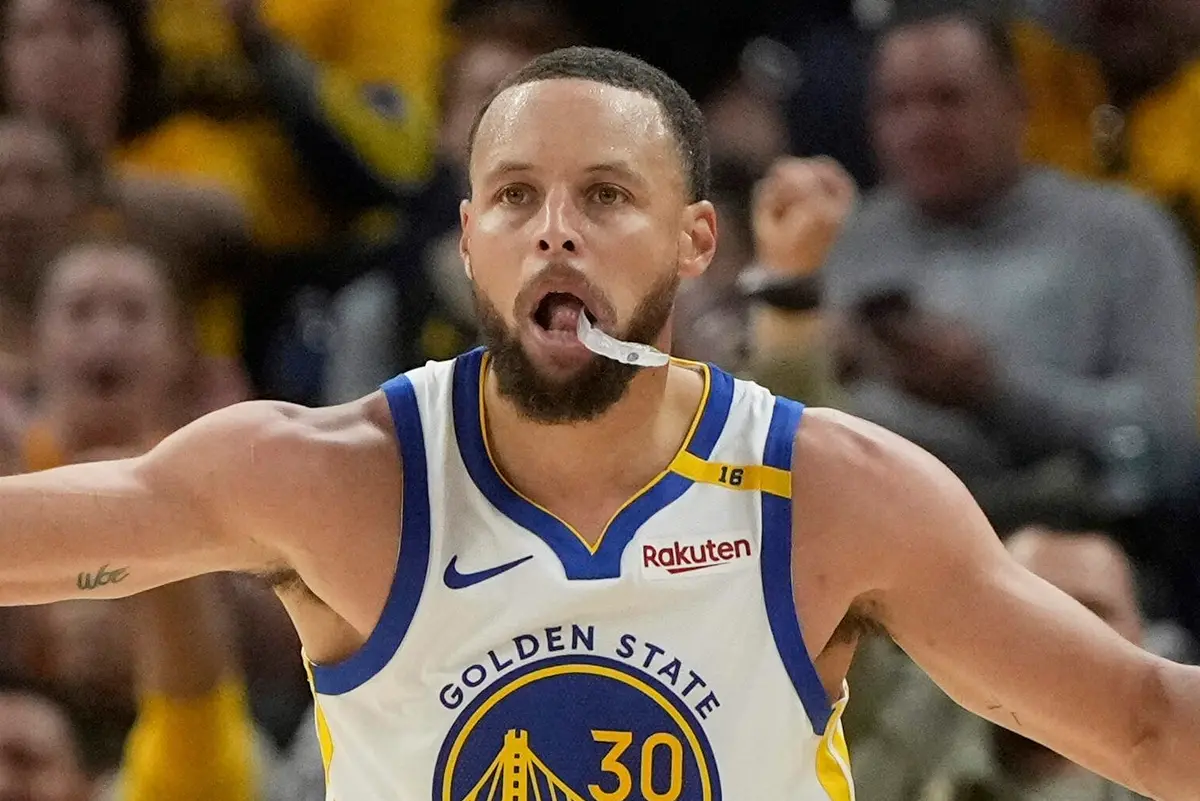▲金州勇士在主場以103：93擊敗了休士頓火箭，系列賽以2：1取得領先。Stephen Curry挺身而出，成為當之無愧的靈魂人物。他出戰40分鐘，23投12中，三分球13投5中，罰球8中7，砍下36分7籃板9助攻。（圖／美聯社／達志影像）