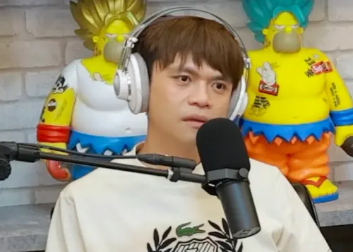 ▲蔡阿嘎在上個月的Podcast節目《先說！我不是我朋友》中，透露阿賢的伯伯因賭博積欠巨額債務，甚至將本應屬於阿賢的遺產賭掉，最終不僅把阿賢的房子拿去還債，還讓阿賢自己陷入困境。（圖／蔡阿嘎IG）