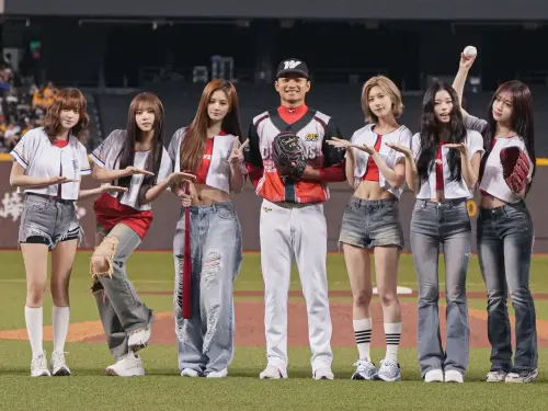 徐若熙(左4)和NMIXX成員合照。(圖/DJB提供) ▲徐若熙(左4)和NMIXX成員合照。(圖/DJB提供)