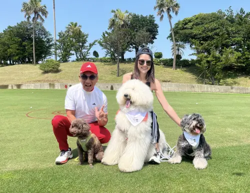 ▲民雄（左）和葉欣寧都把毛小孩帶出門，參與「2025手牽寵來健走」 公益活動。（圖／《我的毛孩很有戲》提供）