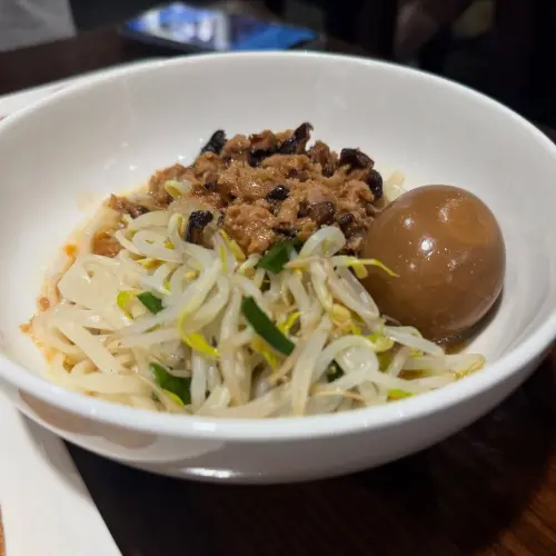 ▲來台灣除了喝珍珠奶茶，麻衣還推薦大家一定要吃功夫麵。（圖／麻衣 IG）