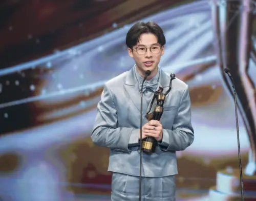 ▲蘇文濤以《爸爸》獲得香港電影金像獎最佳新演員獎。(圖/摘自香港電影金像獎IG) ▲蘇文濤以《爸爸》獲得香港電影金像獎最佳新演員獎。(圖/摘自香港電影金像獎IG)