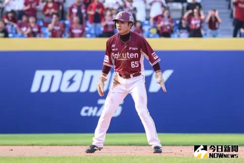 ▲樂天桃猿林政華靠著精準的本壘阻殺獲得單場MVP。（圖／記者朱永強攝）