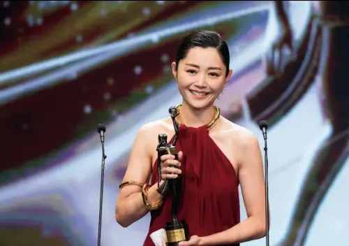 ▲《破·地獄》衛詩雅（如圖）成為本屆香港電影金像獎最佳女主角得主，在台上致詞時哭著感謝該片導演陳茂賢。（圖／摘自香港電影金像獎IG）