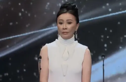 ▲劉嘉玲上台頒發最佳男主角，對幾位入圍者都有趣味描述，成為典禮一大亮點。（圖／翻攝自XPXP_XPXP微博）