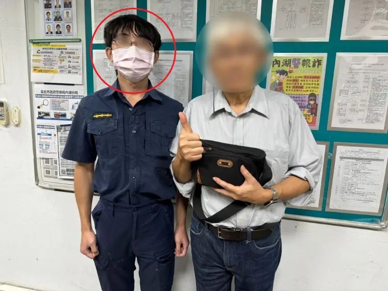 ▲劉姓員警(左)曾幫助日本教授(右)找回遺失的背包而獲得表揚,去年受理內湖母女報案詐欺,卻因為太毒舌釀成大禍。(圖/畫面翻攝內湖分局網頁)
