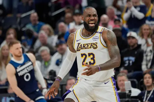 ▲LeBron提前開啟「全力詹」模式，作為球隊實質的領袖，全場27分、12籃板、8助攻、3抄截與3火鍋，攻守兩端都已拚盡全力。（圖／美聯社／達志影像）