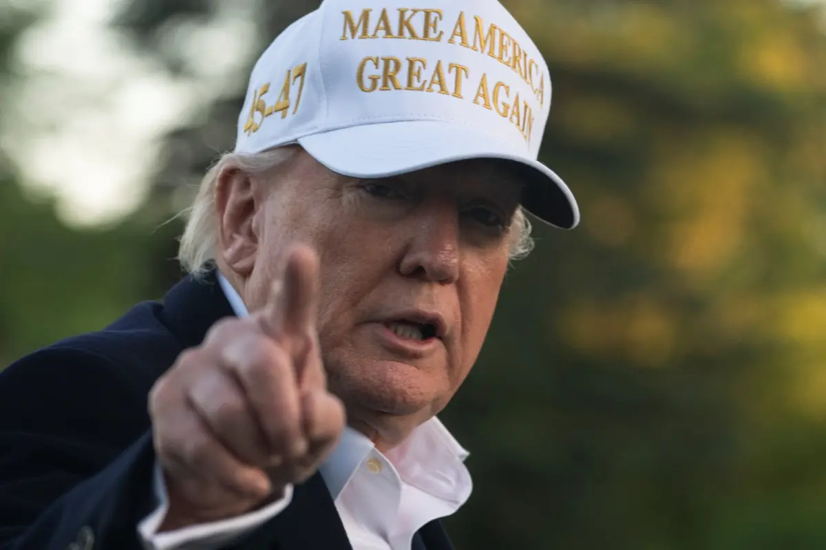 ▲CNN發布的最新民調顯示，川普重返白宮後、執政滿百日前夕，美國人對他的看法已趨於負面，支持率僅剩41%。（圖／美聯社／達志影像）