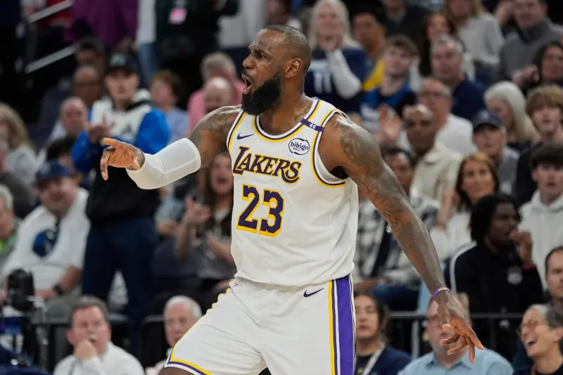 ▲LeBron James針對比賽最後10.1秒自己切球時被吹犯規表示不滿，直言「手是球的一部分，他們總是這麼說。」（圖／美聯社／達志影像）