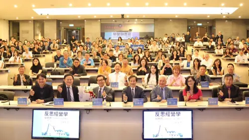 ▲富邦集團董事長蔡明忠講座教授之姿，首度回母校東海大學開授正式學分課。（圖／東海大學提供，2025.04.28）