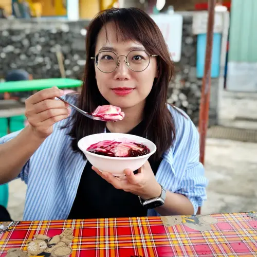 孫女被許多網友封為「街訪之母」,親民不做作的性格備受粉絲喜愛。(圖/孫女IG) ▲孫女被許多網友封為「街訪之母」,親民不做作的性格備受粉絲喜愛。(圖/孫女IG)