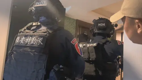 ▲台中發生一起虛擬幣交易糾紛，4難被竹聯幫成員強押擄走，被毆打凌虐，甚至被逼迫性交拍片，刑事局中部打擊犯罪中心日前攻堅，逮捕15嫌。（圖／刑事局中打提供）