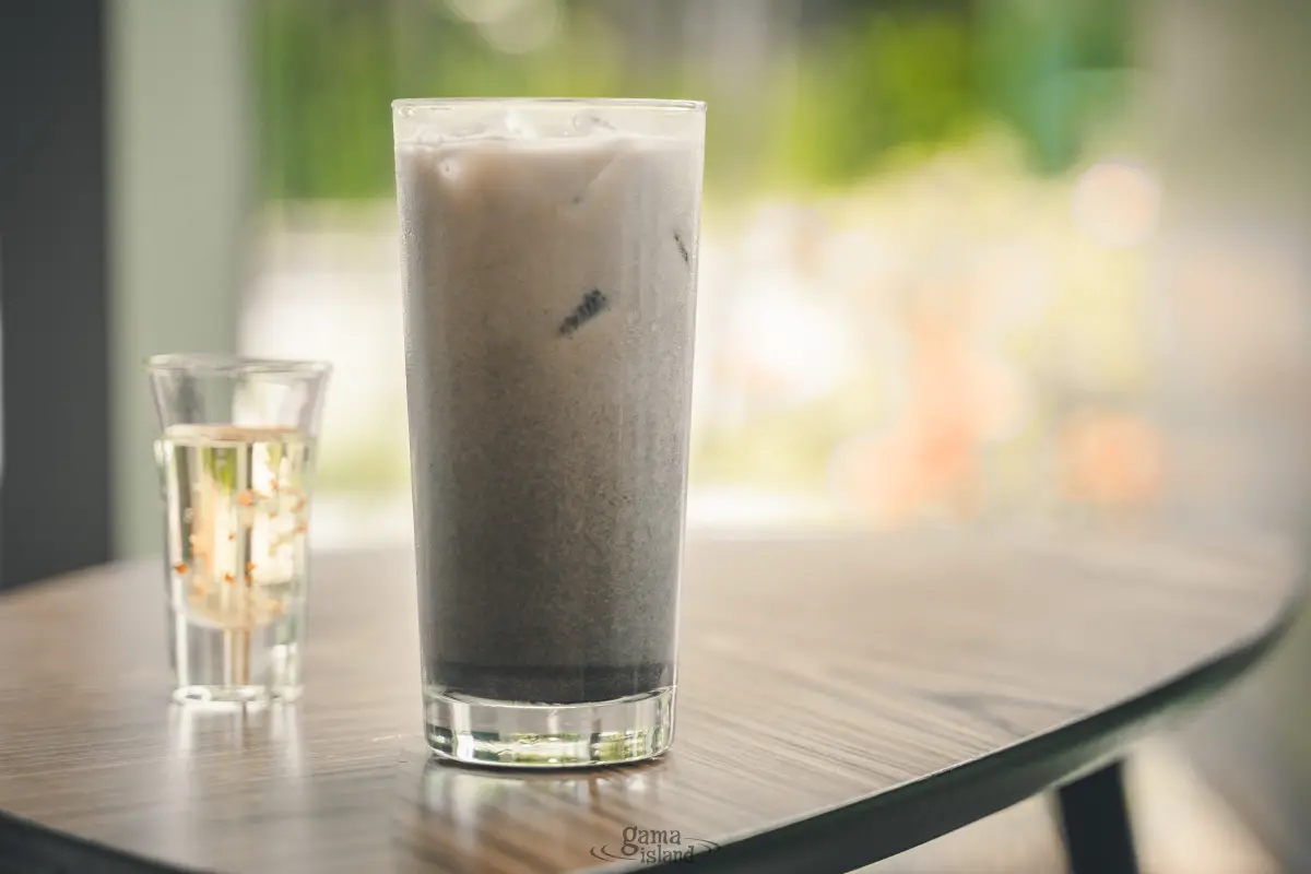 ▲「桂花芝麻拿鐵」入口醇滑、喝來療癒，簡易食譜作法快筆記。（圖／普橘島提供）