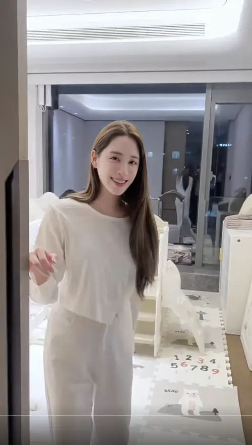 ▲歐陽妮妮（如圖）分享自己生完小孩後，跟老公張書豪搬回中國杭州去。（圖／歐陽妮妮 小紅書）