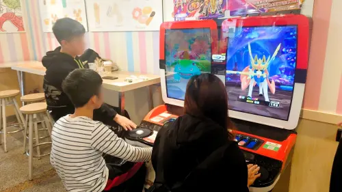 ▲7-11全台超過400間限定門市更換為寶可夢MEZASTAR機台。（圖／記者林調遜攝）