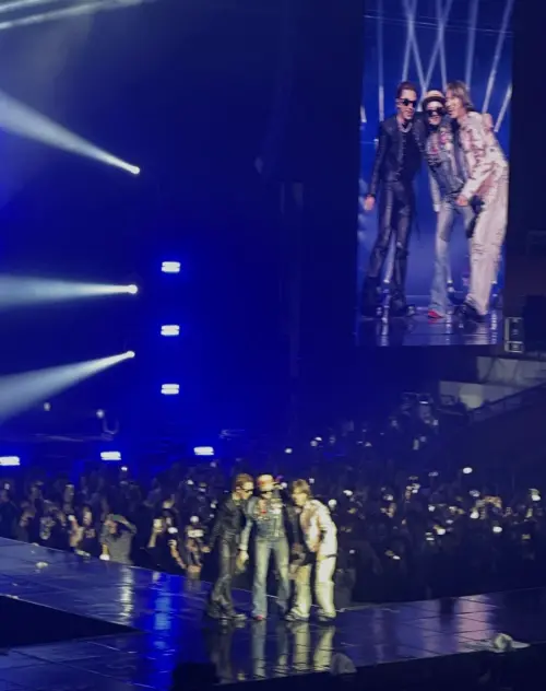 ▲GD（中）、太陽（左）在大聲（右）的演唱會上合體。