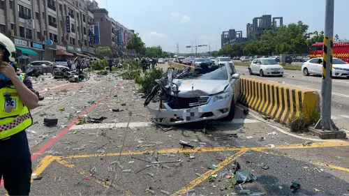 ▲台中市沙鹿區向上路7段昨天發生曳引車煞車失靈追撞21車的嚴重事故。（圖／翻攝畫面，2025.04.28）