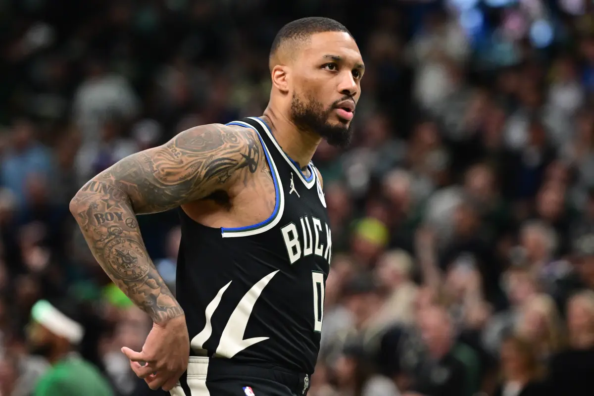 ▲公鹿隊球星Damian Lillard傷癒歸隊後再度於季後賽G4傷退，總教練Doc Rivers表示其傷勢「非常不樂觀」。（圖／路透／達志影像）