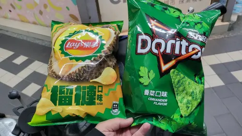 ▲7-11香菜多力多滋、榴槤洋芋片、餅乾示意圖。（圖／讀者提供）