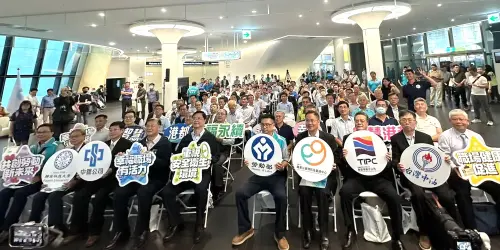 ▲台灣港務公司高雄港務分公司與高雄市政府勞工局舉辦智慧港都幸福永續論壇活動,有企業及團體代表與會。(圖/高雄港務分公司提供) ▲台灣港務公司高雄港務分公司與高雄市政府勞工局舉辦智慧港都幸福永續論壇活動,有企業及團體代表與會。(圖/高雄港務分公司提供)