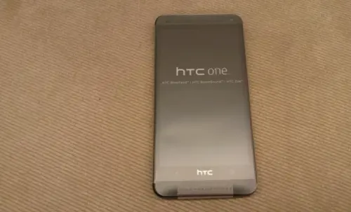 ▲王雪紅在2013年股東會時，宣布自掏腰包送給股東每人一支hTC New ONE新手機，總花費大約280萬元。（圖／hTC論壇）
