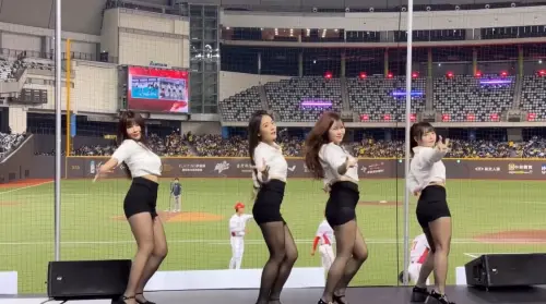 ▲小龍女日前登上大巨蛋應援舞台，（左起，詩雅、張晴、賴可、馬妹）。（圖／Threads）