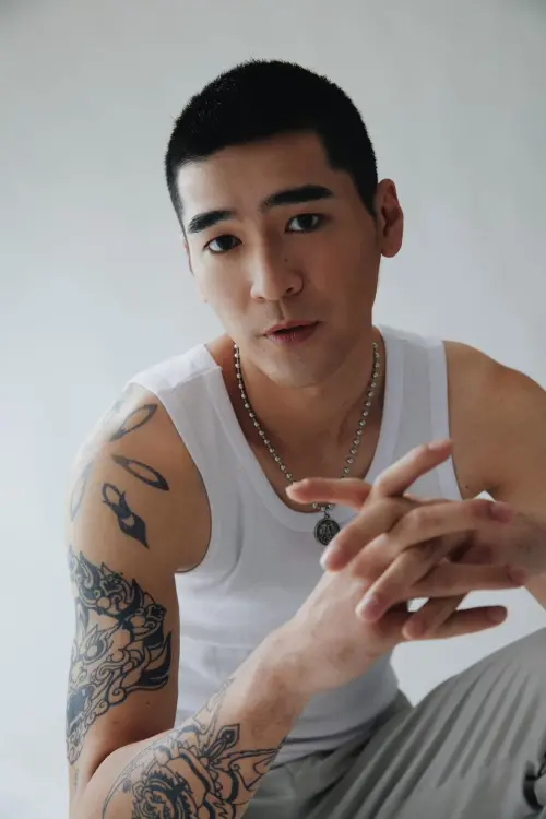 ▲男星涂善存為了《惡靈世界》剃平頭,大半年都無法接其他戲,他也為了戲中武打戲親自上陣,有不少精彩畫面。(圖/佳葳娛樂提供) ▲男星涂善存為了《惡靈世界》剃平頭,大半年都無法接其他戲,他也為了戲中武打戲親自上陣,有不少精彩畫面。(圖/佳葳娛樂提供)