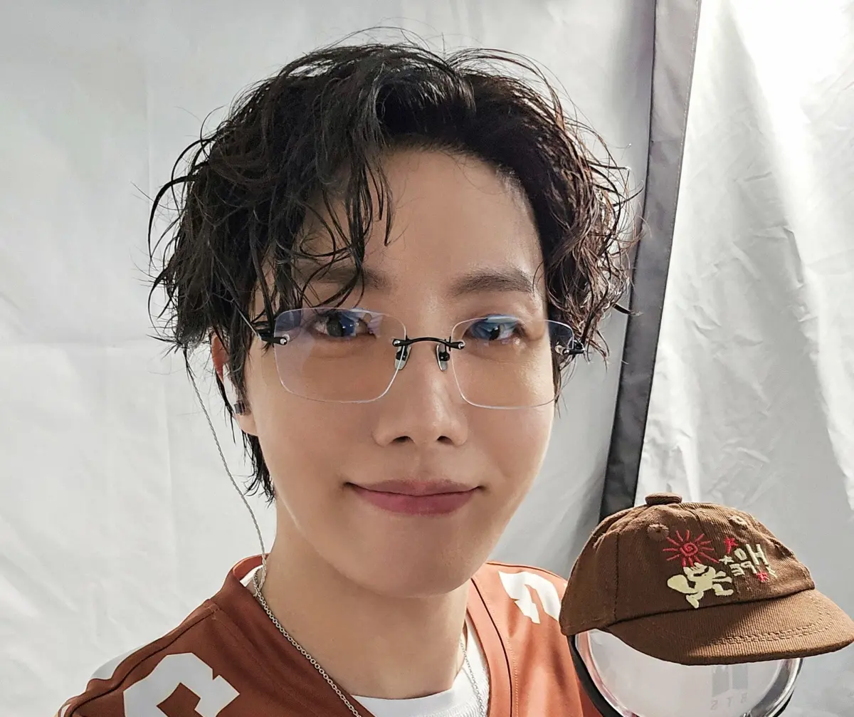 ▲BTS成員j-hope（如圖）、蘇志燮、2PM玉澤演都將在本月來台會粉絲。（圖／BTS X）