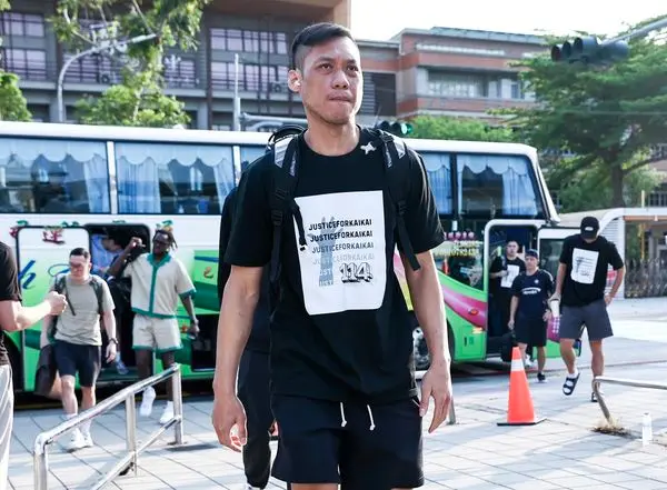 ▲傳奇球星「野獸」林志傑穿上「剴剴案」T恤，另外還有包含PLG與TPBL兩職籃聯盟、共計超過20位球星響應，盼各界重視兒童保障及安全。（圖／富邦勇士提供）