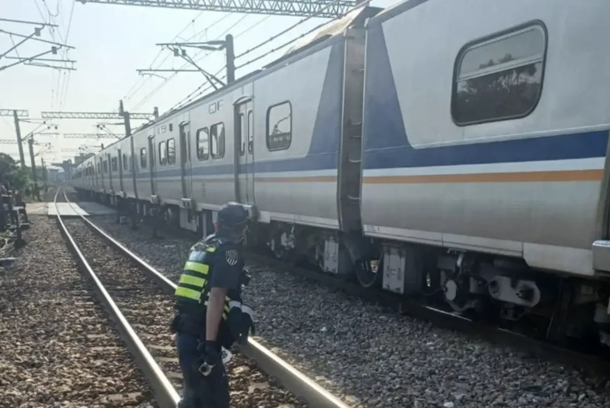 ▲桃園至內壢發生一起行人闖軌道釀成死傷事故。（圖／翻攝畫面）