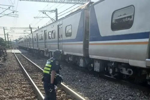 桃園8旬老婦清晨闖軌道!遭台鐵區間車撞擊亡 桃園-內壢列車延誤