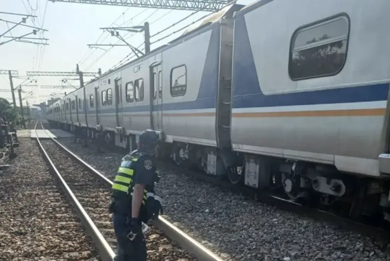 ▲桃園至內壢發生一起行人闖軌道釀成死傷事故。（圖／翻攝畫面）