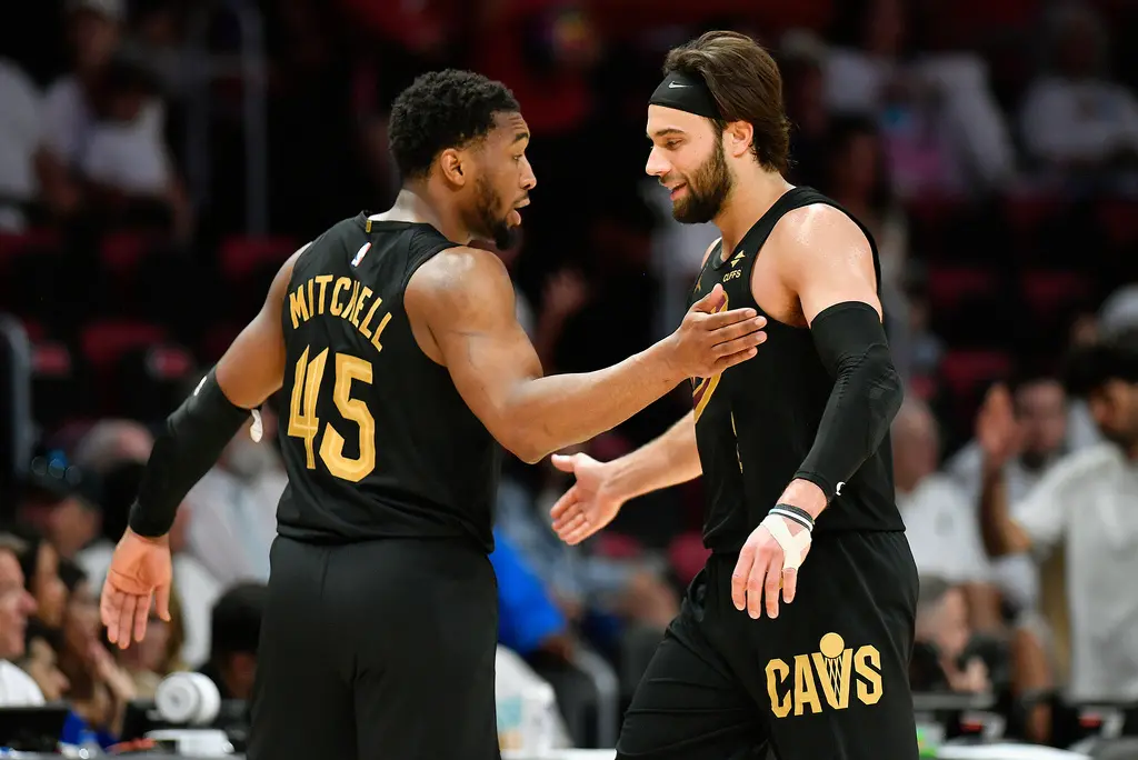 ▲騎士一哥Donovan Mitchell15投8中攻下22分為全隊最高，幫助騎士首節就建立多達26分領先，終場狂勝熱火55分，4戰橫掃對手，合計122分差距也寫下NBA季後賽史上最多勝分差紀錄。（圖／美聯社／達志影像）