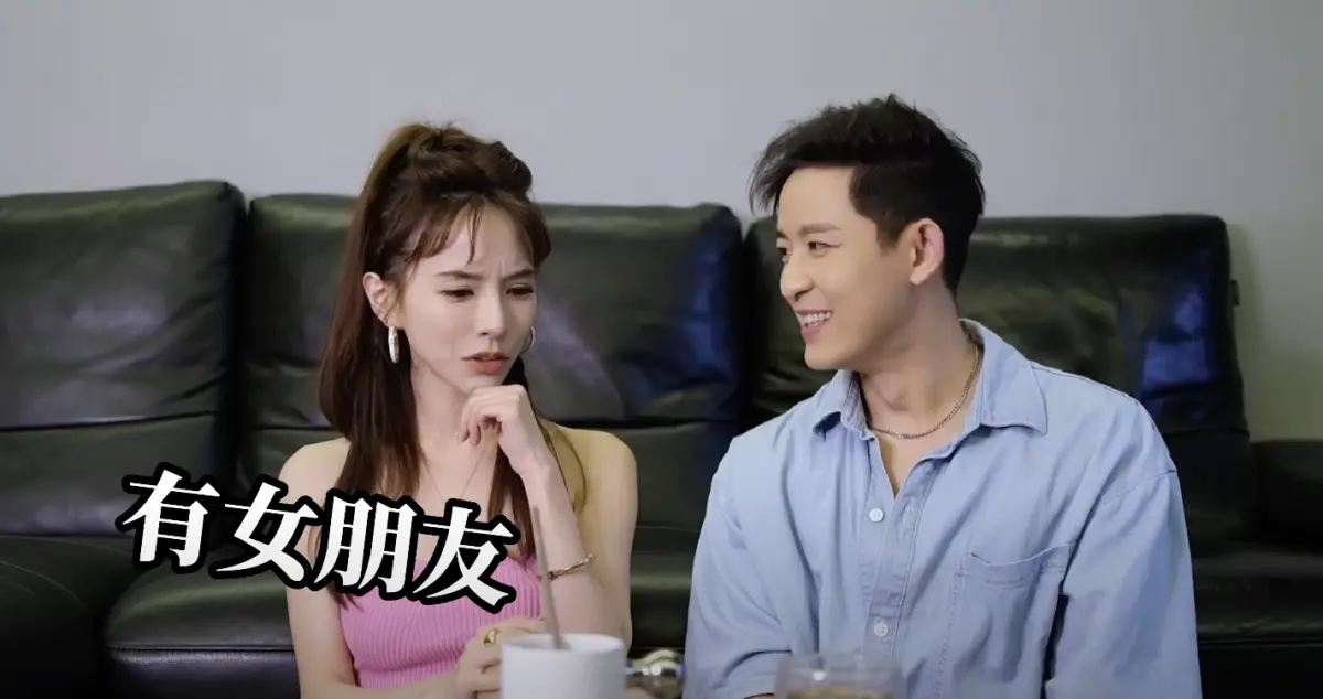 ▲敖犬（右）和發發（左）在頻道中聊初相識過程，發發那時以為敖犬只是想騙發生關係的渣男，誤以為他其實有很多條感情線。（圖／翻攝自YouTube犬潤發）