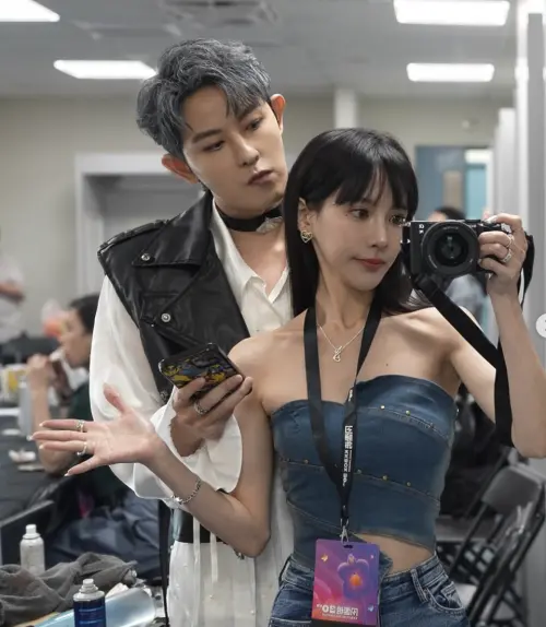 ▲敖犬（左）和發發（右）時常會在社群平台分享日常生活，受到粉絲喜愛。（圖／翻攝自IG piglettickle）