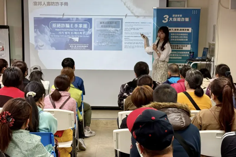▲富邦人壽企業顧問律師邱云莉親自為新住民講解防詐騙知識，提升大家自我保護意識。（圖／賽珍珠基金會提供）