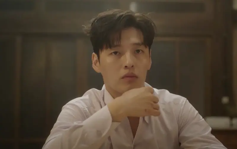 ▲韓劇《你的味道》將於5月12日在Netflix首播，由韓星姜河那（如圖）搭檔高旻示，姜河那將飾演餐飲品牌負責人，高旻示則是對料理極度執著的主廚，不同理念與階級的兩人，將攜手開餐館譜出浪漫愛情故事。（圖／翻攝自Netflix Taiwan YT）