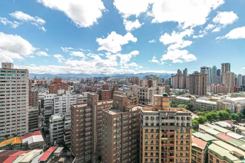 ▲房屋稅2.0針對非自住房屋採全國歸戶、全數累進課差別稅率,房東們可選擇成為「公益出租人」,稅金省4倍。(圖/永慶房屋提供) ▲房屋稅2.0針對非自住房屋採全國歸戶、全數累進課差別稅率,房東們可選擇成為「公益出租人」,稅金省4倍。(圖/永慶房屋提供)