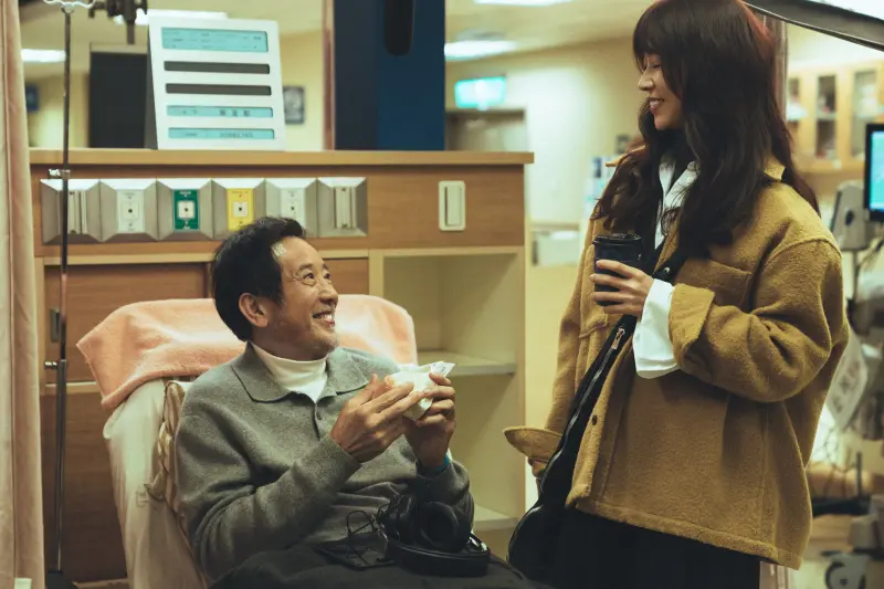 ▲秦漢（左）和謝盈萱（右）的父女情令人動容。（圖／Netflix提供）