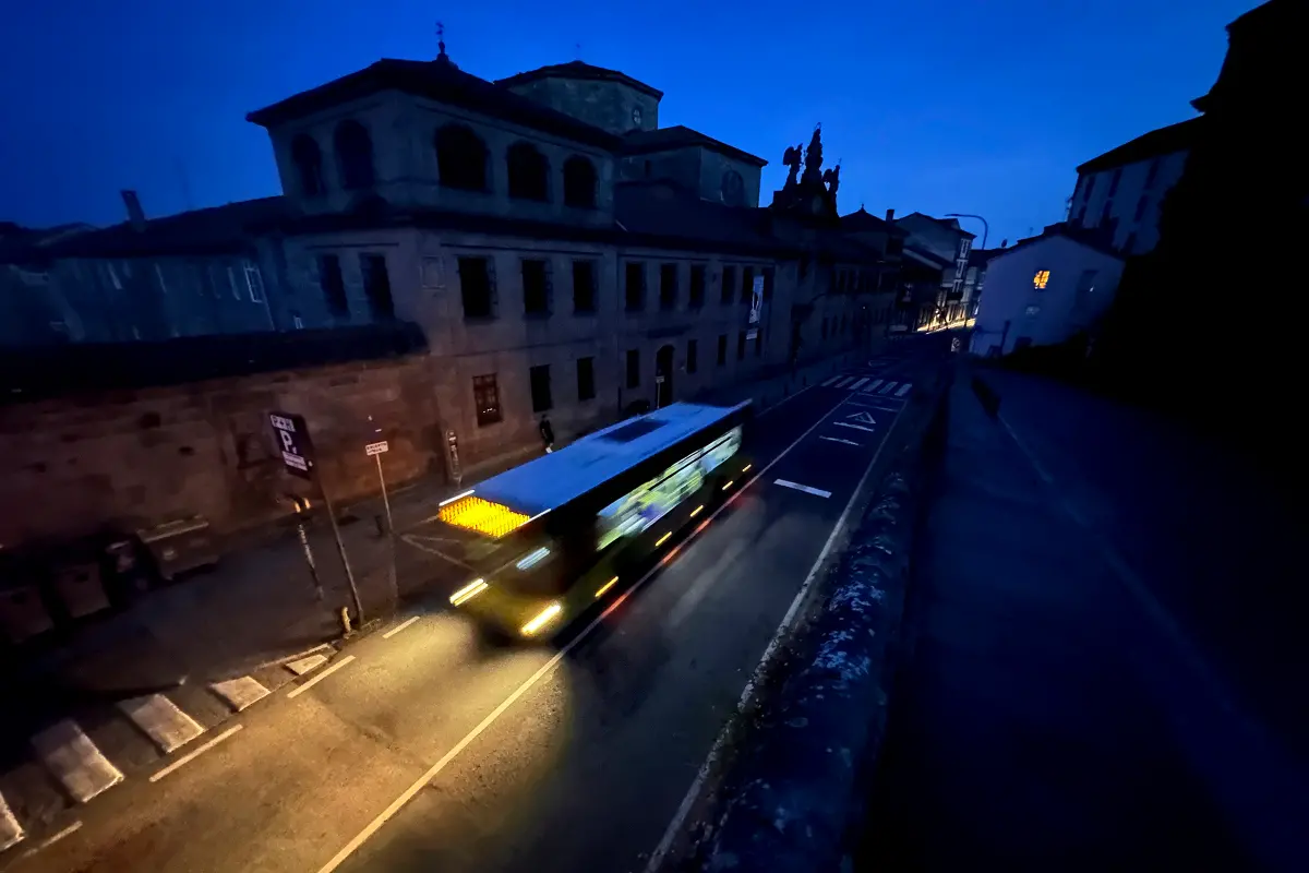 ▲國內專家則認為上述都罕見大氣現象及極端溫差，最直接原因就是「慣量不足」。（圖／達志影像／美聯社）