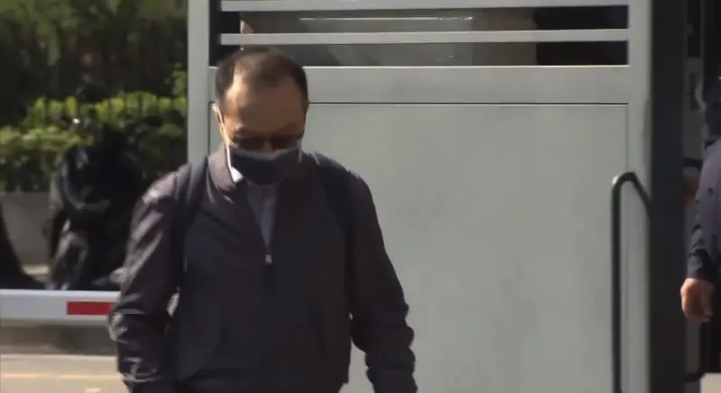 ▲法醫研究所病理組長許倬憲出庭作證。(圖/翻攝畫面)