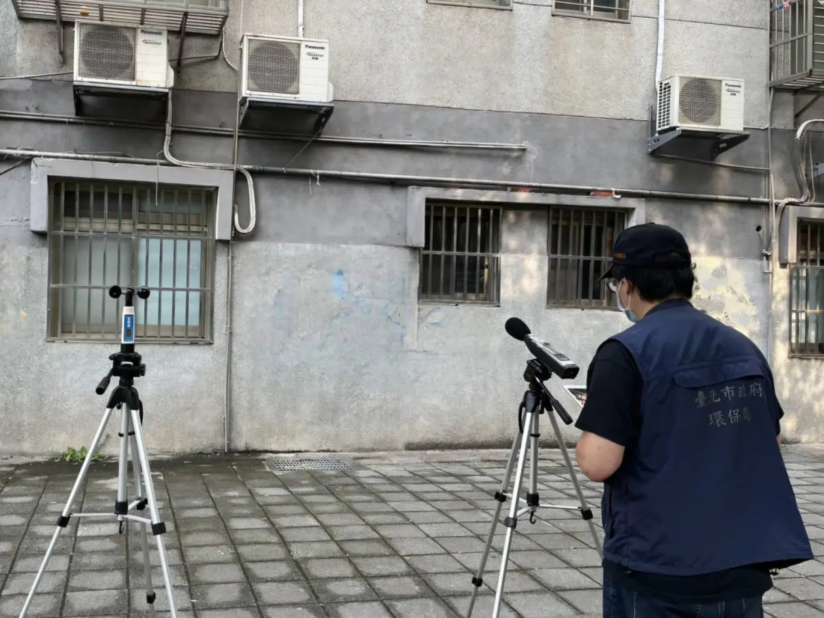 ▲台北市環保局提醒，開冷氣前做好「這4點」，以免冷氣滴水、有噪音，影響環境安寧。（圖／台北市環保局提供）