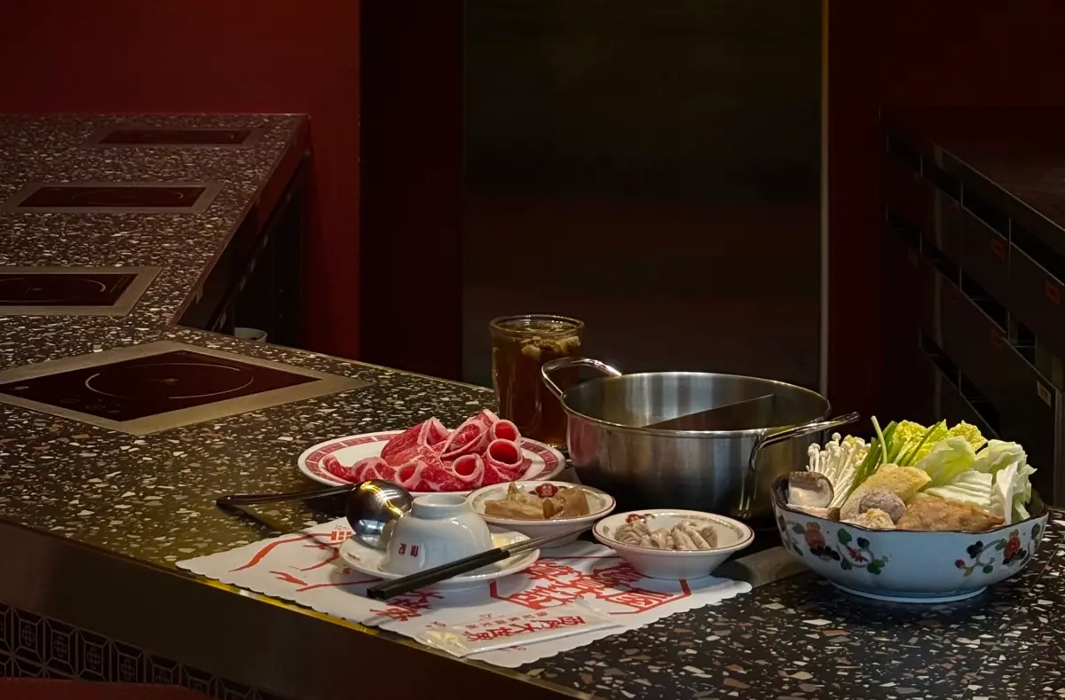 ▲「詹記麻辣火鍋」的西門大世界店已開幕近1年，現於該分店內推出個人涮涮鍋席「詹記算算屋」，5月5日將開張，且5月1日的中午12:00將全面開放5月份的訂位。（圖／詹記麻辣鍋提供）