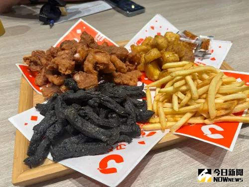 五月報稅季荷包失血 香繼光集團推優惠攻略吸客 ▲繼光香香雞5月8日至25日的每週四至週日,單筆消費滿200元,即享有「美味4選1」半價加購優惠。(圖/記者金武鳳攝,2025.4.29)