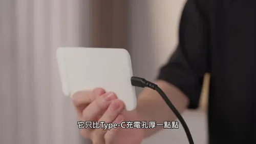 iPhone 17 Air模型機的厚度相當驚人,達到歷代最薄的5.5mm。(圖/翻攝YT@Joeman) ▲iPhone 17 Air模型機的厚度相當驚人,達到歷代最薄的5.5mm。(圖/翻攝YT@Joeman)