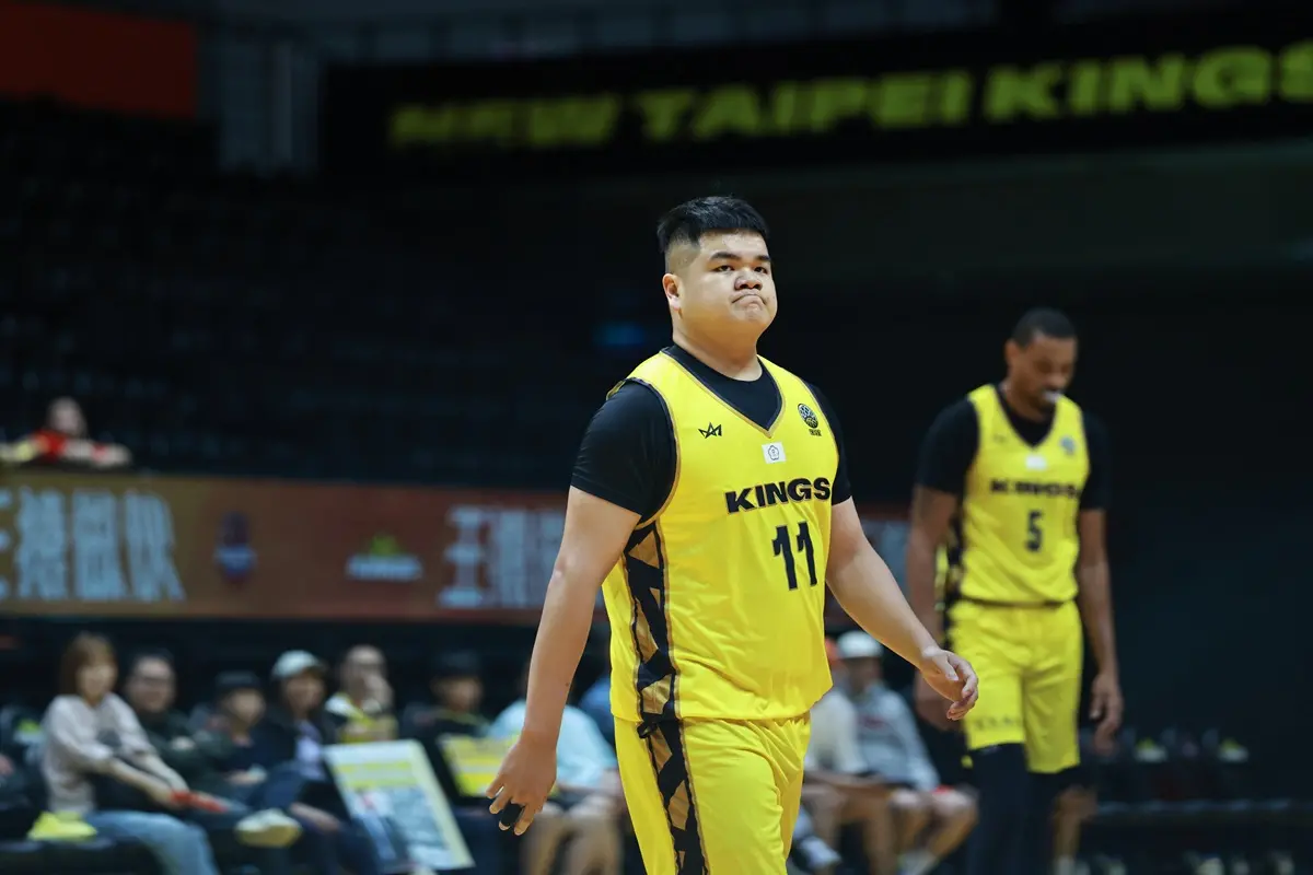 ▲新北國王今（29日）BCL ASIA-EAST資格賽主場第二戰，面對新加坡聖公文化，國王團隊人人有功練，共有五位球員得分上雙。本土年輕球員表現亮眼，蘇培凱攻下全場最高21分，王柏智則挹注19分，並在比賽尾聲上演精彩扣籃，最終國王以105：65大勝對手，收下資格賽二連勝。（圖／新北國王提供）