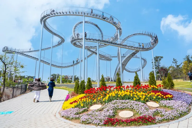 ▲開搶出國便宜機票促銷優惠了！旅天下線上旅展「樂在當夏」，超狂東京、首爾「機票買一送一」萬元有找，還有北海道溫泉之旅賞夏季花火大會「清倉價」；「早鳥預購最高折1萬5」等一次整理。（圖／旅天下提供）