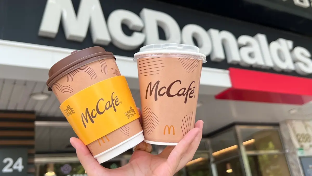 ▲麥當勞「51勞動節優惠」一次整理！LINE隨買店取「金選咖啡系列買5送5」、歡樂送及外送優惠「第二件5折」，更有免券「買一送一」常態優惠買法被挖出，省荷包迎接報稅季。漢堡王母親節優惠也曝光。（圖／麥當勞提供）