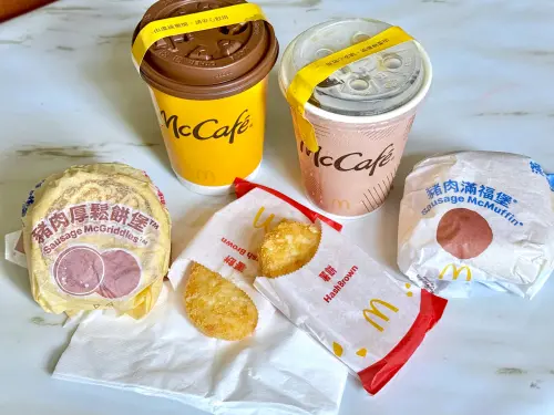 ▲麥當勞歡樂送優惠、外送都有「金選咖啡第二件5折」。（圖／記者蕭涵云攝）