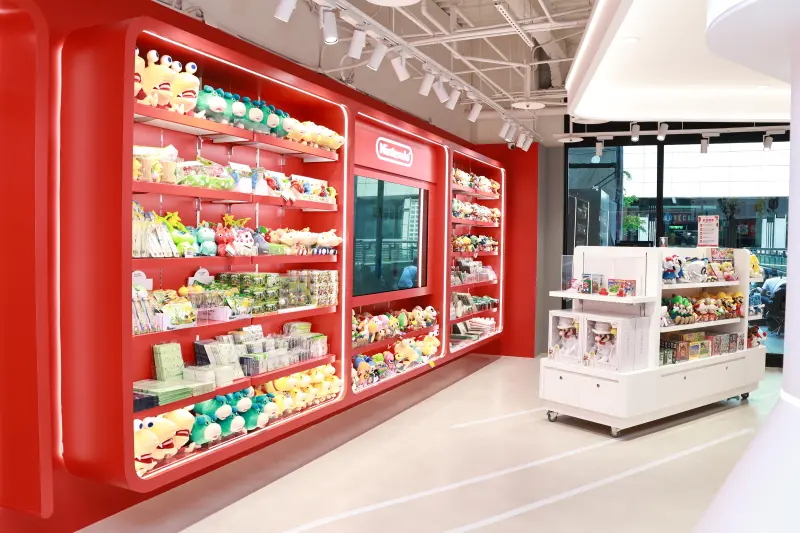▲任天堂授權商品旗艦中心雖設立在百貨內，但整體店面規模、空間、動線都算相當寬敞。（圖／記者吳翊緁攝）
